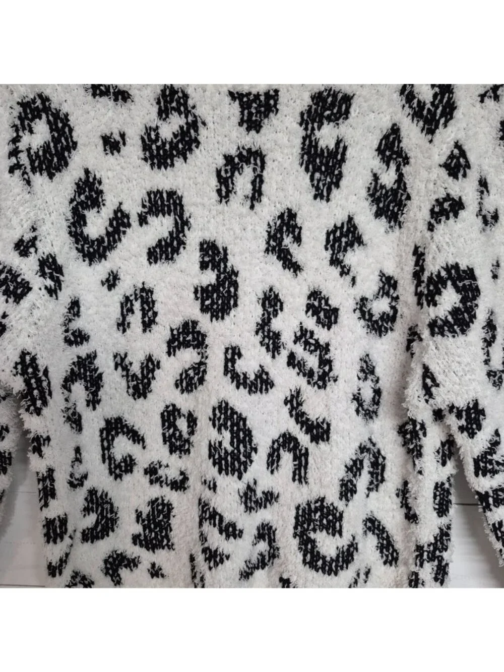 POL Women's Leopard Fuzzy Knit Sweater White & Black Cozy Long Sleeve Size L - Picture 2 of 5